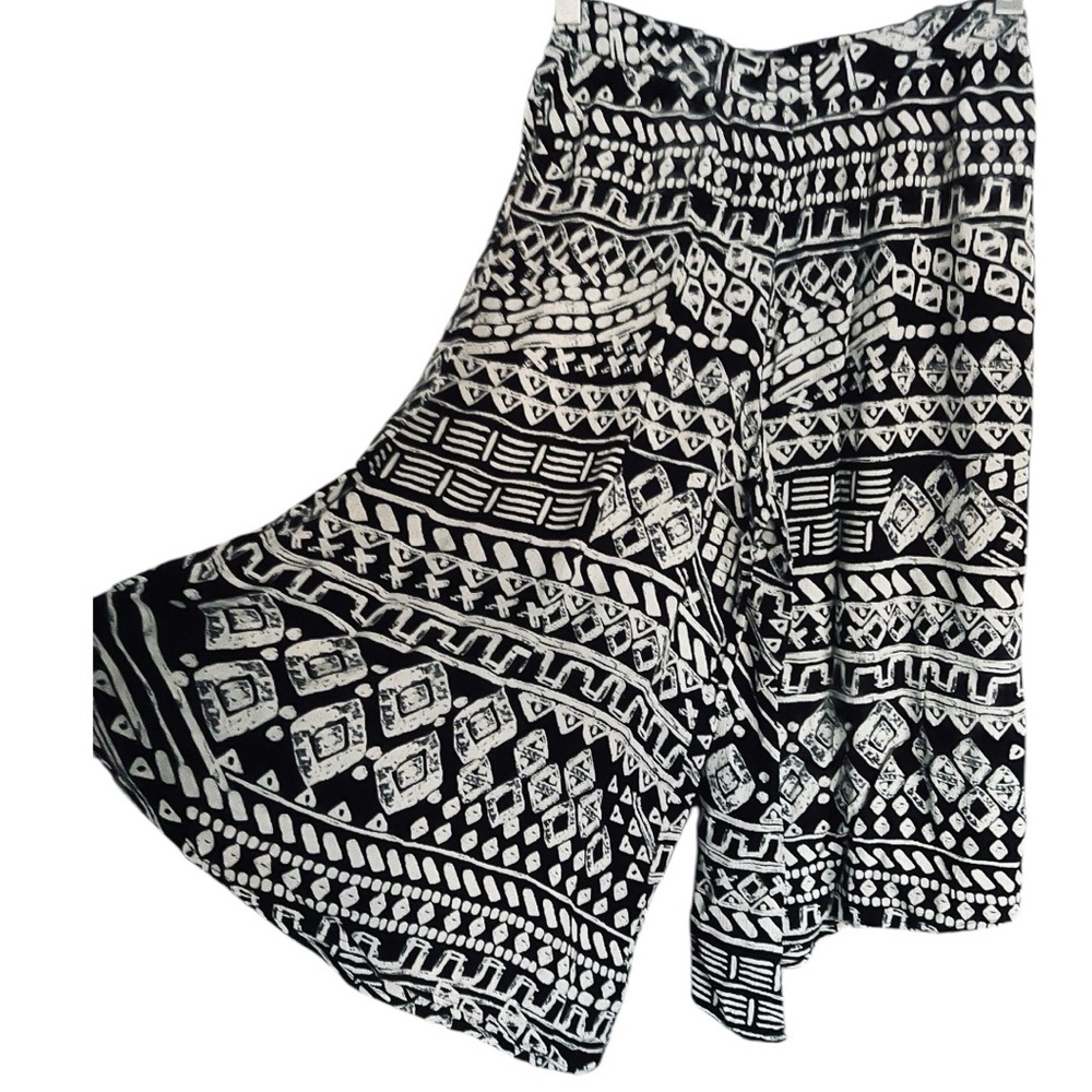 Silence + Noise Black and White Patterned Women's Shorts